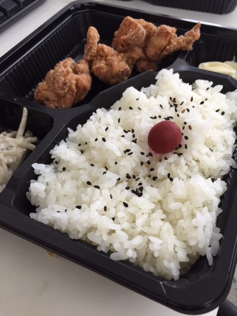 チキンハウスの唐揚げ弁当 株式会社エステート ワン